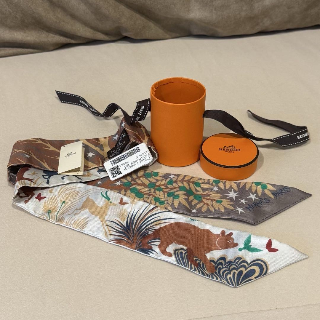 週末お値下げ⭐︎HERMES Twilly 100% Silk Scarf Hermes Twilly Silk Scarves Animal Pattern Unused Brown White Green