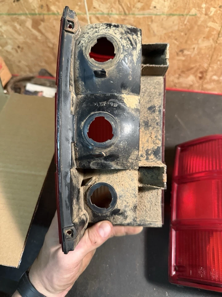 Conjunto de lanternas traseiras traseiras 86-92 Jeep Comanche MJ motorista e passageiro fabricante de equipamento original #3 - Imagem 2 de 3