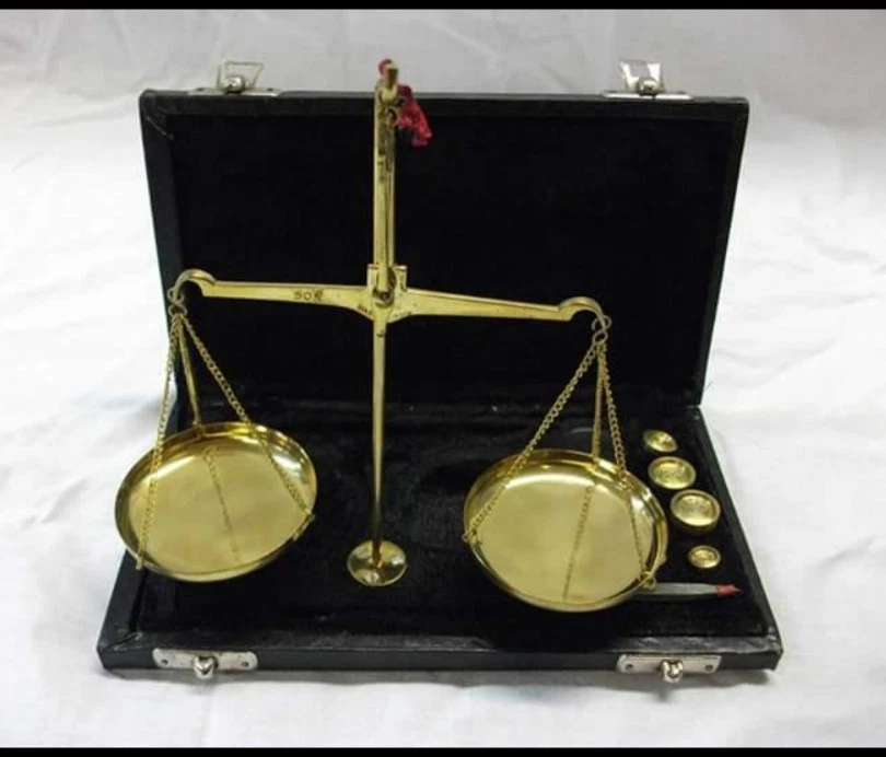  Balance trébuchet dans valisette cuir de Bijoutier ou pharmacien en laiton 100% - Photo 2/4