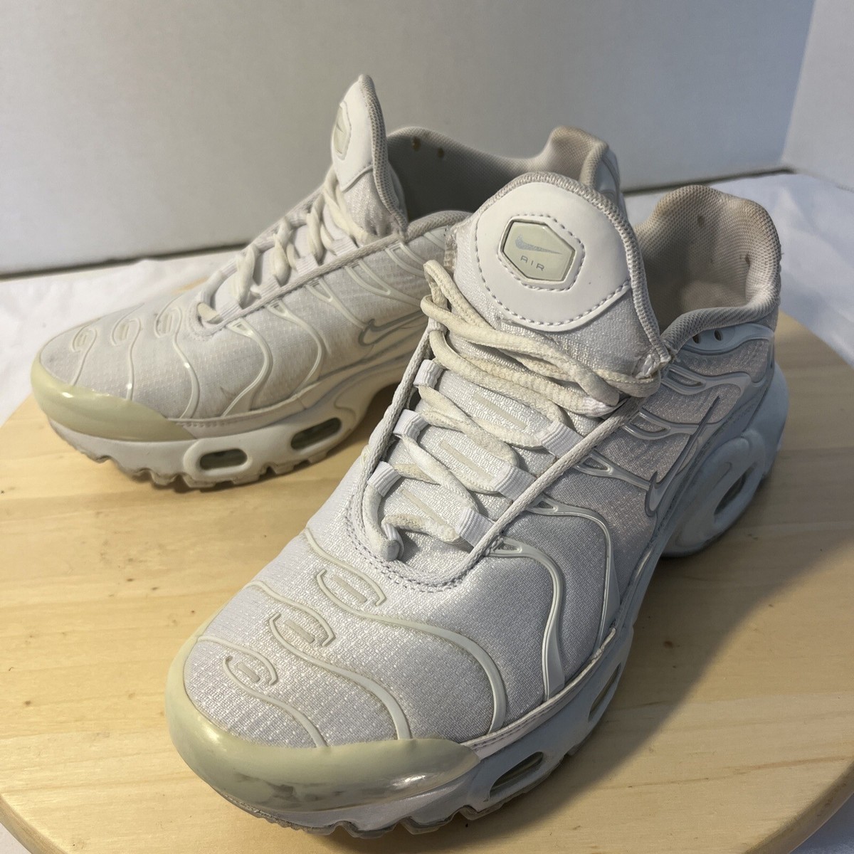 Nike Air Max Plus TN Tuned GS Triple White Silver CW7044-100 sz  Women's