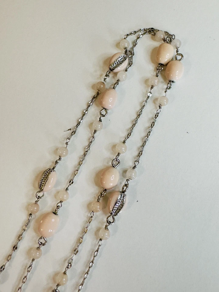 Collar de concha marina rosa suave CAbi Palm Beach - Esmalte, cuarzo rosa, tono plateado Foto 4 de 4