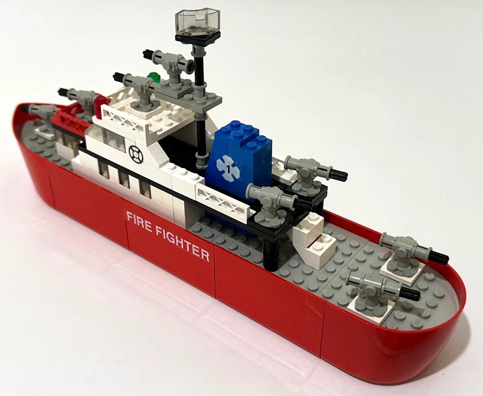 Vintage ©1978 LEGO 316 Legoland Boat Fire Fighter Ship/Launch Complete with Box - Image 4 of 4