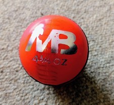 MB Youths 4 3/4oz Różowa skórzana piłka do krykieta