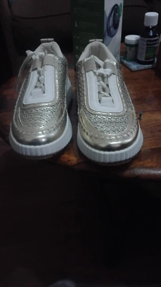 Jessica Carlyle Shoes Brand New Never Worn High Heel Tennis Shoes Size 8 Women's - Image 3 of 4