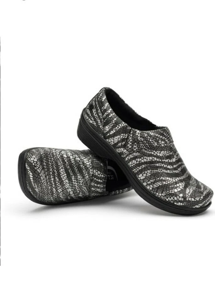 Cebra plateada Klogs Nurse Mission para mujer antideslizante hospitalidad talla 8,5 Foto 4 de 4
