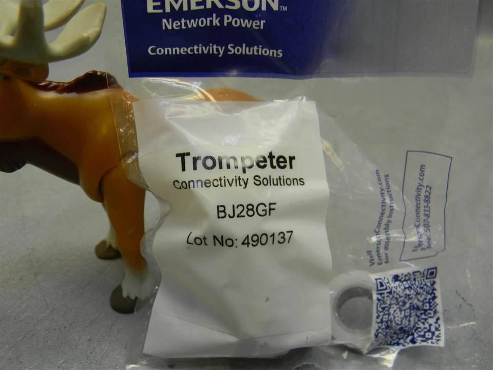 Trompetero Emerson BJ28GF Conector RF Especificación Militar Foto 3 de 4