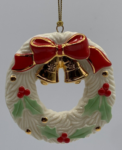 Ornement de Noël Lenox couronne blanche, arc rouge, cloches en or houx et baies - Photo 1/5