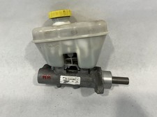 2005-2007 Jeep Grand Cherokee Brake Master Cylinder Reservoir Oem Assembly 2005-2007 Jeep Grand Cherokee Brake Master Cylinder Reservoir Oem Assembly