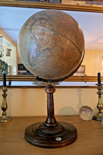 Antiker großer Erdglobus von Adolf Mang um 1920, Durchm. 33 cm, Höhe ca. 60 cm