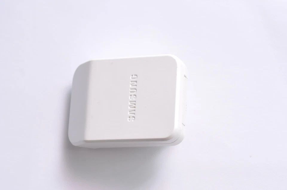 Samsung SEF8A Mini Speedlite Flash for NX200, NX210, NX300 NX1000 Cameras White - Image 2 of 2