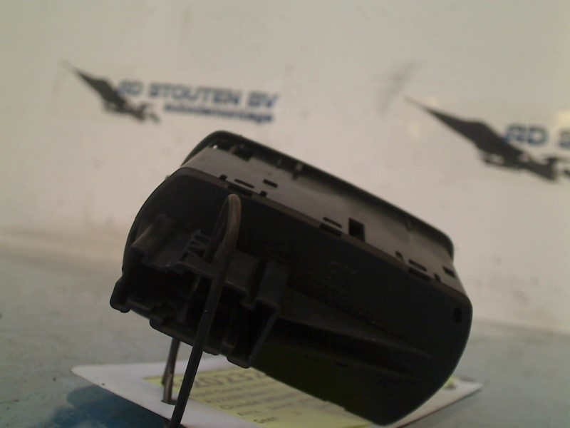 SWITCH FOR ELECTRIC CORSA D 2010 LEFT FRONT WINDOW REGULATOR 13258521AA