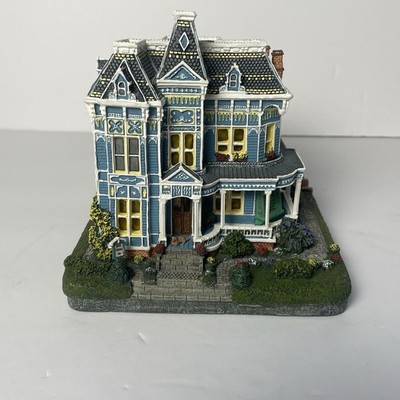 The Danbury Mint The Queen Victoria Bed and Breakfast 1994 Vintage