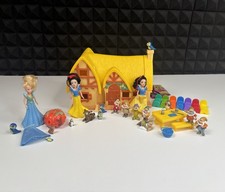 Disney Zwergenhaus Schneewittchen mit Zubehör, Puppen, Cinderella und Zwergen