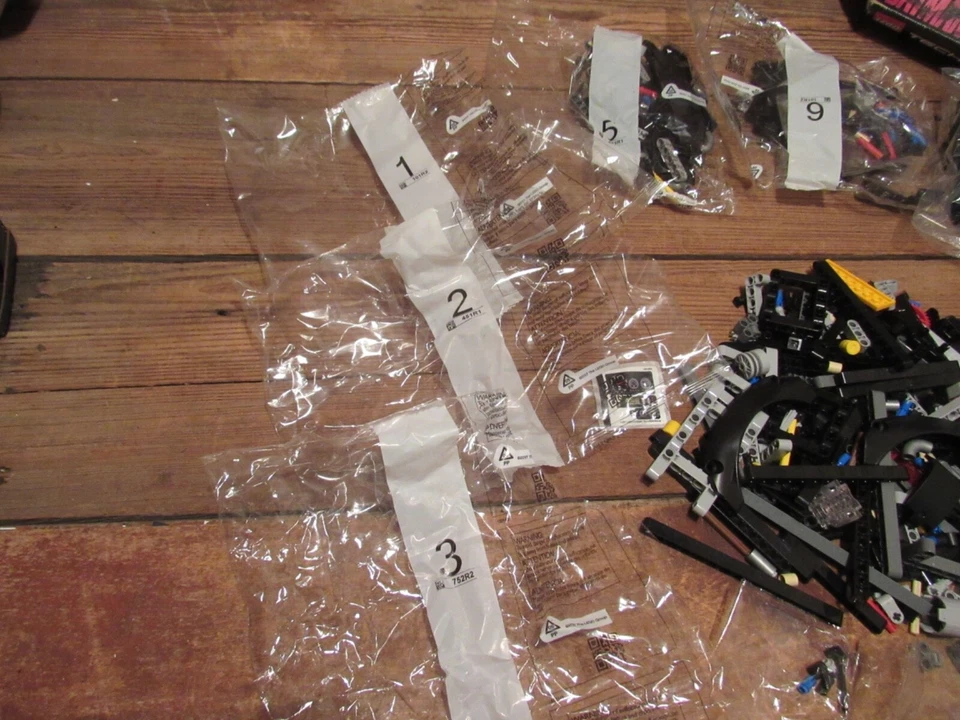 Lego Technic DC Comics the Batman Batmobile 42127 - PARTS! - Image 3 of 4
