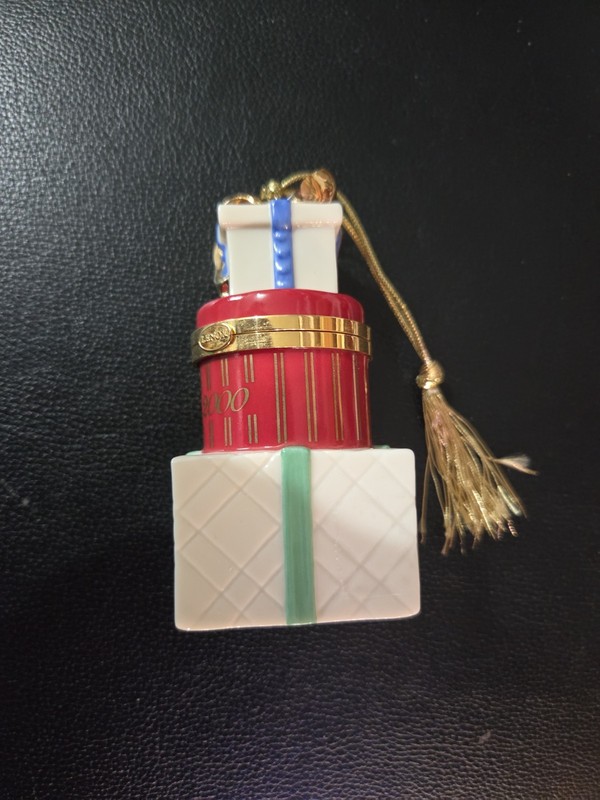 LENOX Commemorate 2000 - Christmas Treasure Box - Time Capsule Ornament