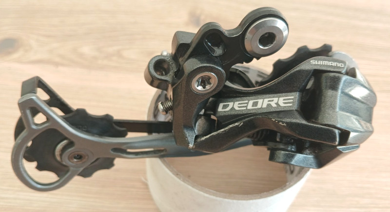 Shimano Deore RD-M592 MTB/Road Bike - 9 sp - Shadow Rear Derailleur Long Cage