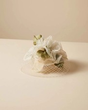 Vintage 1950s Bridal Floral Veil Hat   Ivory Silk Dogwood Flower Hat with