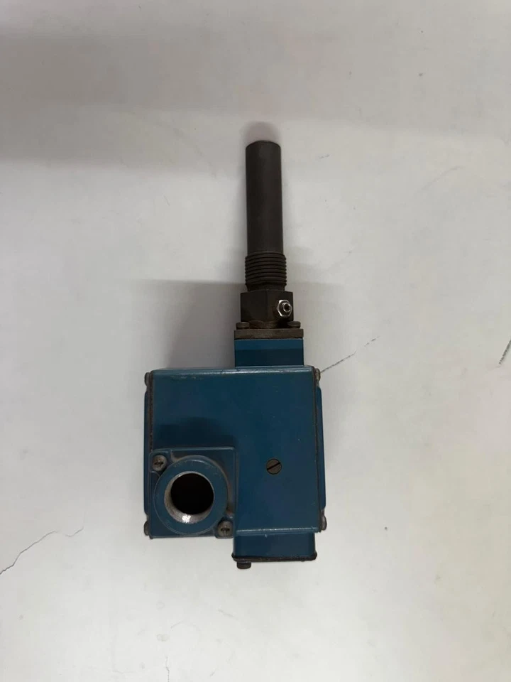 Amot Controls 4140DR1D00CE2-EE Temperature Switch - Image 2 of 4