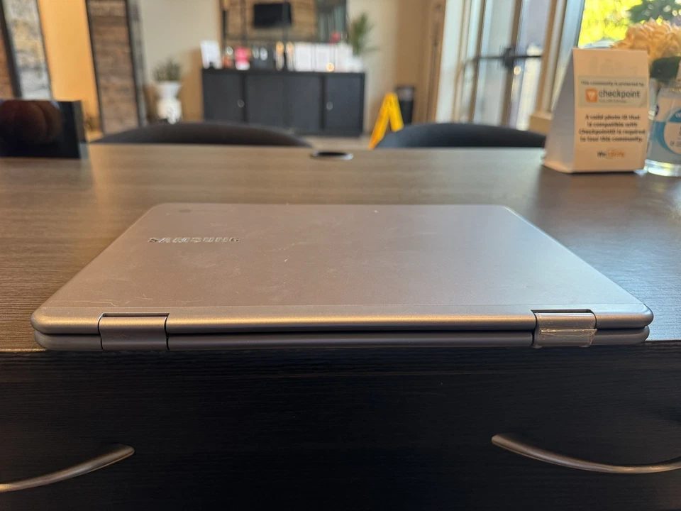 Samsung Chromebook Plus LTE XE525QBB 12.2" Touchscreen 2-in-1 Cel 1.1 4GB 32GB - Image 4 of 4