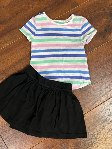 Old Navy Kleinkind Mädchen 18/24 Monate gestreiftes T-Shirt und schwarzer Skort Größe 2T! - Bild 1 von 9