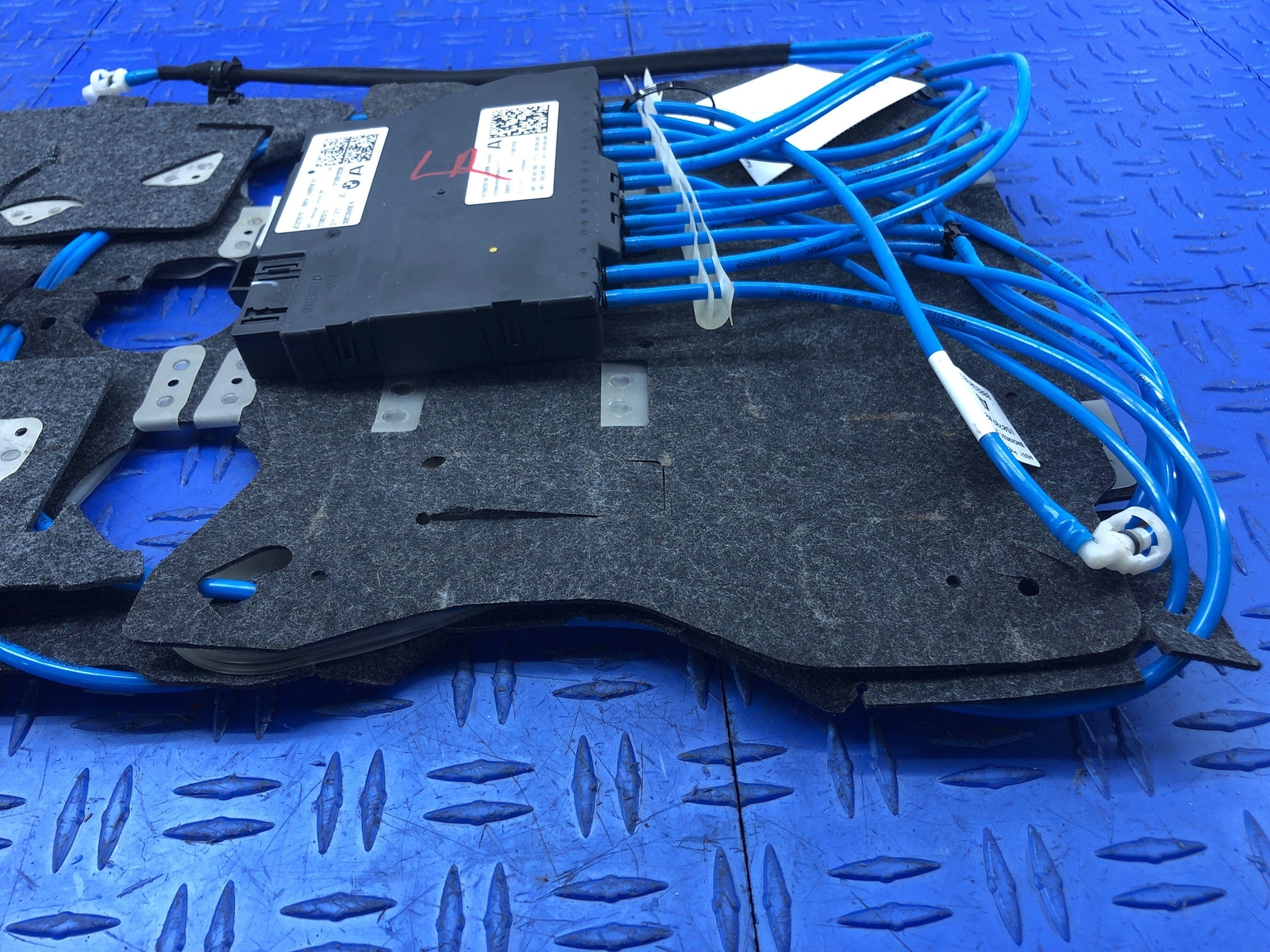 2016-2020 BMW 750I REAR LEFT SEAT LUMBAR SUPPORT MASSAGE PAD 