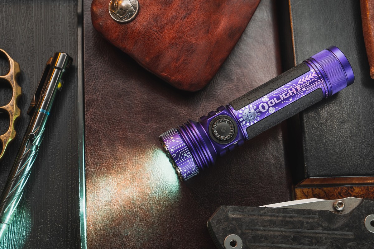 Olight Seeker 4 Pro Cyber Violet & Oclip Pro Purple & I3E 18th