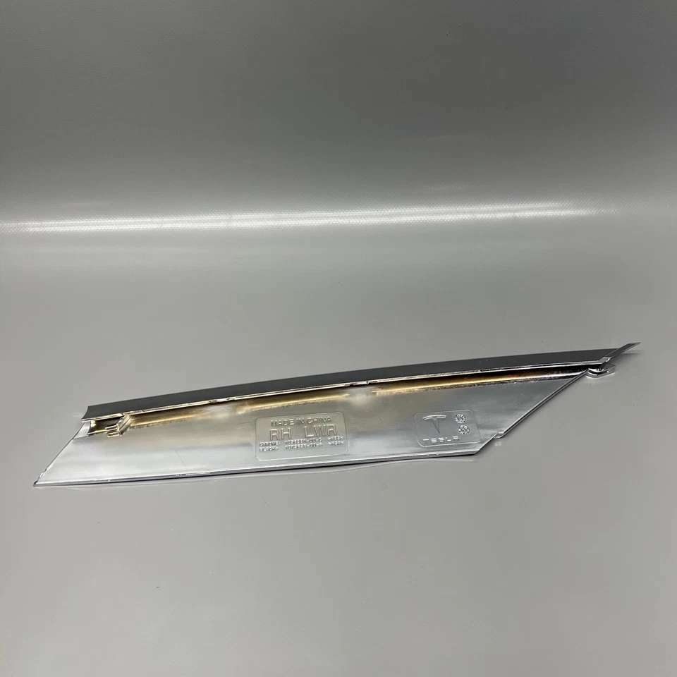 TESLA MODEL S LOUVER MOLDING TRIM LOWER RIGHT 2016 2017 2018 2019 2020 OEM Foto 4 de 4