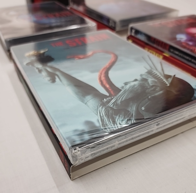 THE STRAIN. コンプリートDVD BOX Amazon.com: The Strain (Complete Series) - 14-DVD Boxset