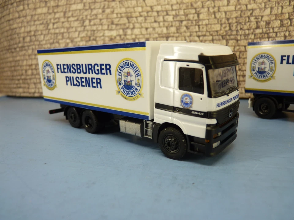 ALBEDO HO 1/87 Camion MERCEDES + REMORQUE BIERE "FLENSBURGER PILSENER" 02 - Photo 3/4