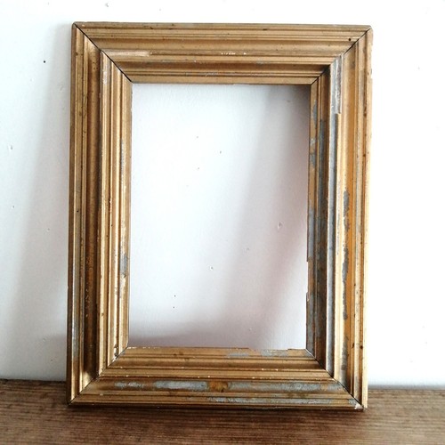 Vintage Solid Wood Gold Distressed 7. 5 X 5.5 Inch Picture Frame Props Art