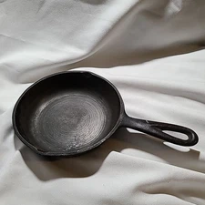 Vintage BSR? 6 5/8" #3 CAST IRON Pan W/Heat Ring, Sits Flat, Small Frying Pan