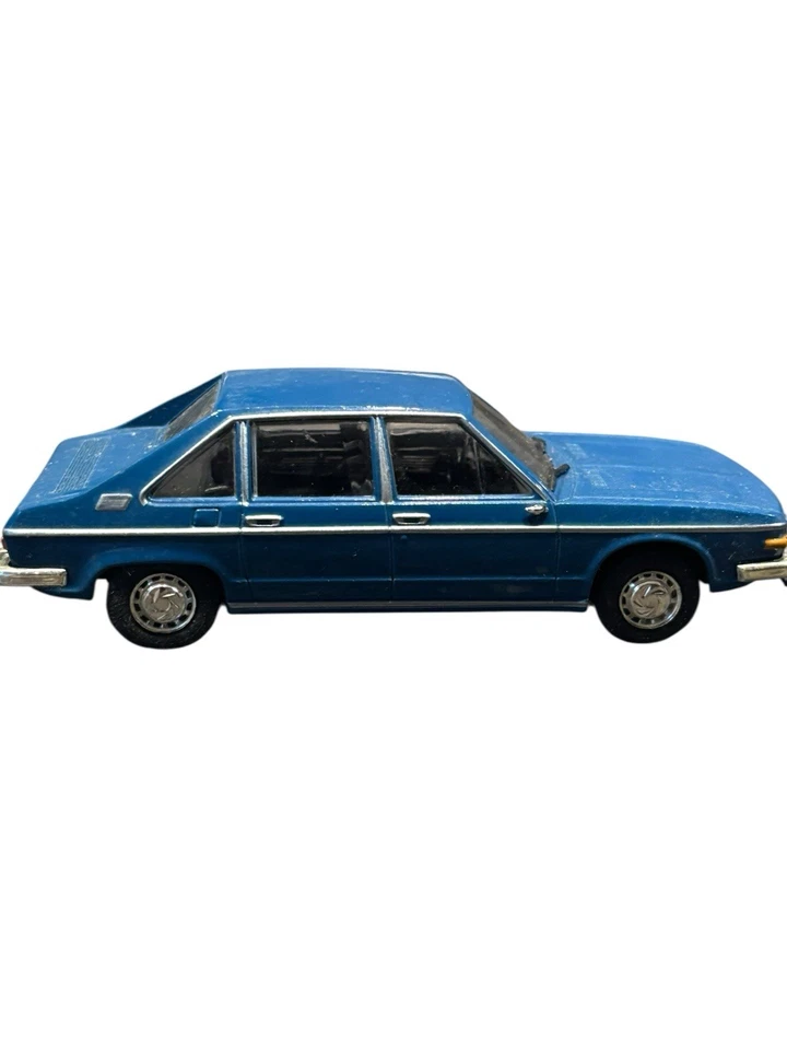 Tatra 613 压铸模型汽车 – 1: 43 比例 – 复古蓝色轿车收藏品展示 — 第 4/4 张图片