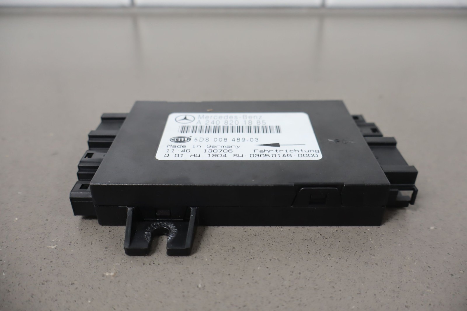 2007 Maybach 57 W240 Bus Node Roof Control Module A2408201885