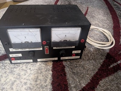 Netzgerät regelbar 0-13 Volt DC max. 4 Ampere mit analog Volt und Amperemeter