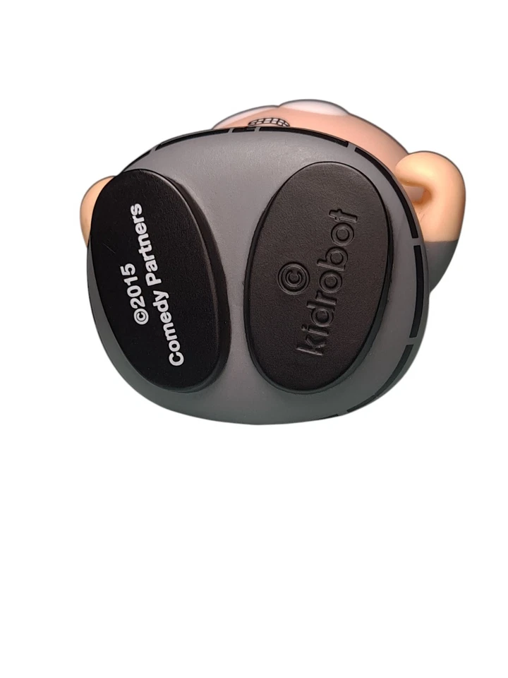 Figura de agente de la Patrulla de Carreteras Kidrobot South Park muchas caras de Eric Cartman Foto 4 de 4