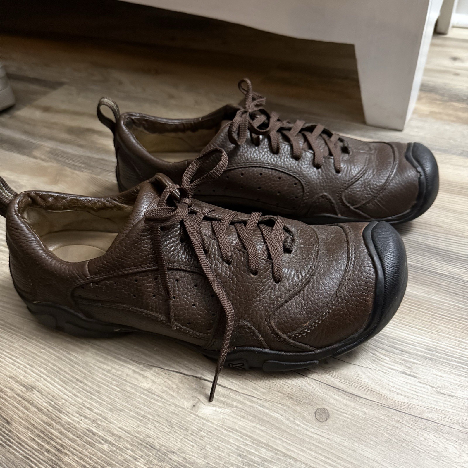 Scarpe da passeggio Keen da uomo in pelle marrone stringate comode casual misura 11 punta