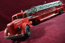 * VINTAGE SMITH MILLER FIRE TRUCK NO.3 MACK PRESSED STEEL TOY ORIGINAL 1950's *