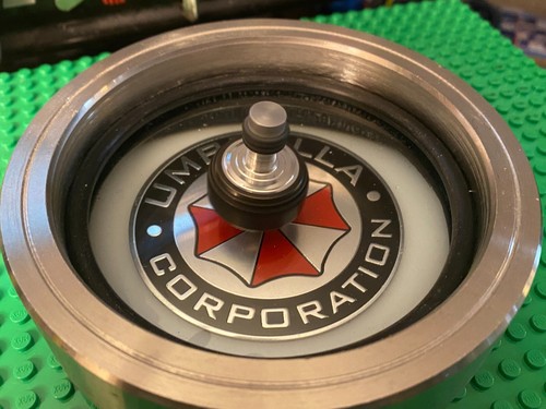 ONE OF A KIND TOPS AND SPINNING BASE. STAINLESS BRASS ALUMINUM GLASS - Picture 4 of 8