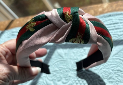 NWOT UNBRANDED LADIES' PINK/GREEN/RED "HONEY BEE" FABRIC HEADBAND, ONE SIZE