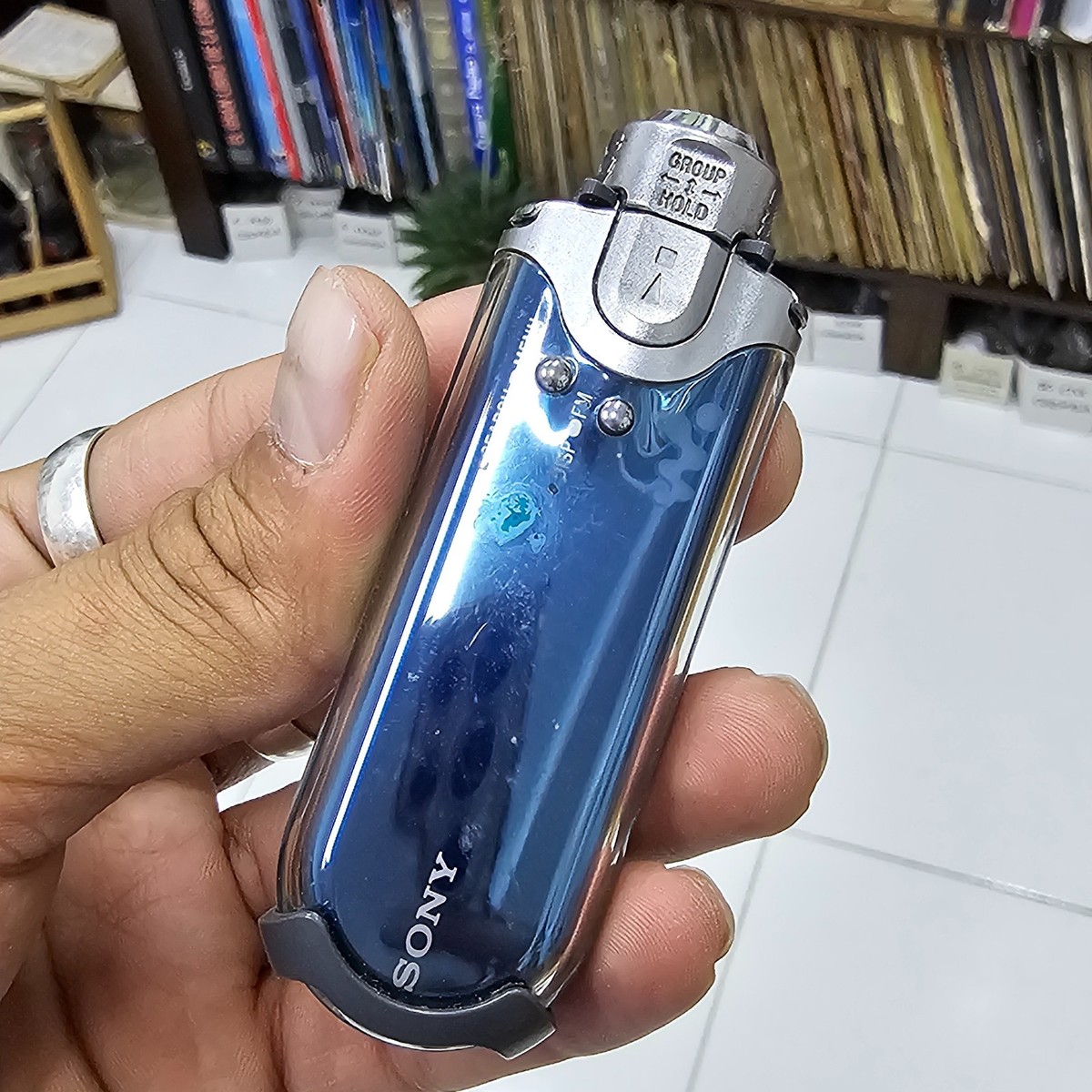 SONY NW-E507 Portable Audio Player 1GB Blue - Limited Edition