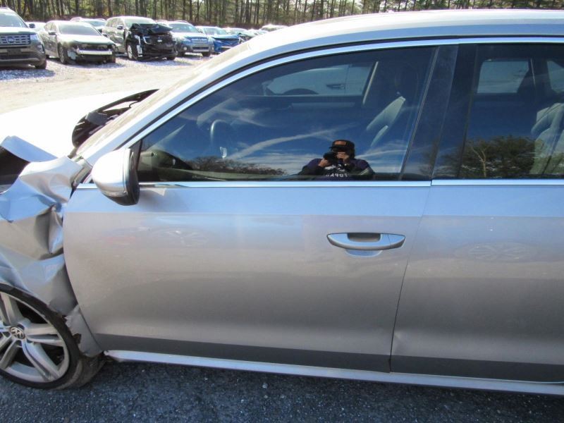 Complete Console Front Sedan Floor Fits 12-15 PASSAT 928011