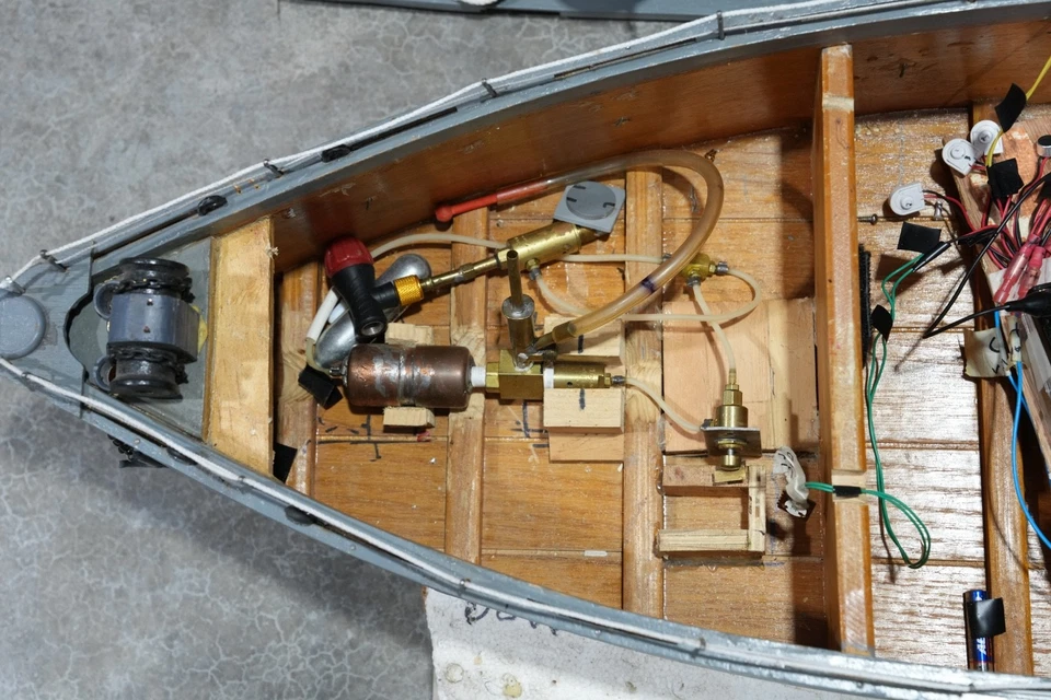 Modelo De Colección Barco Eléctrico Patrulla Militar Arte Popular Control Remoto PIEZAS RC Foto 4 de 4