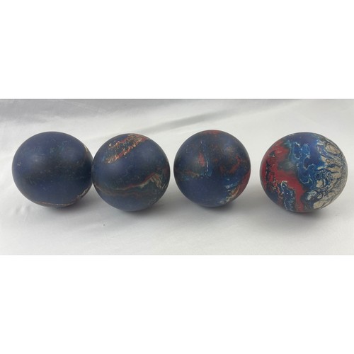 Vintage Duckpin Bowling Balls Set of 4 Red White Blue Marbled Swirl Pattern - Bild 6 von 8
