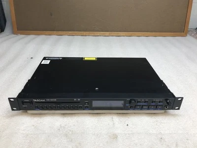 Tascam CD-500B Single-Rackspace CD Player Balanced Out mit Stromkabel & Ohren - Bild 1 von 4