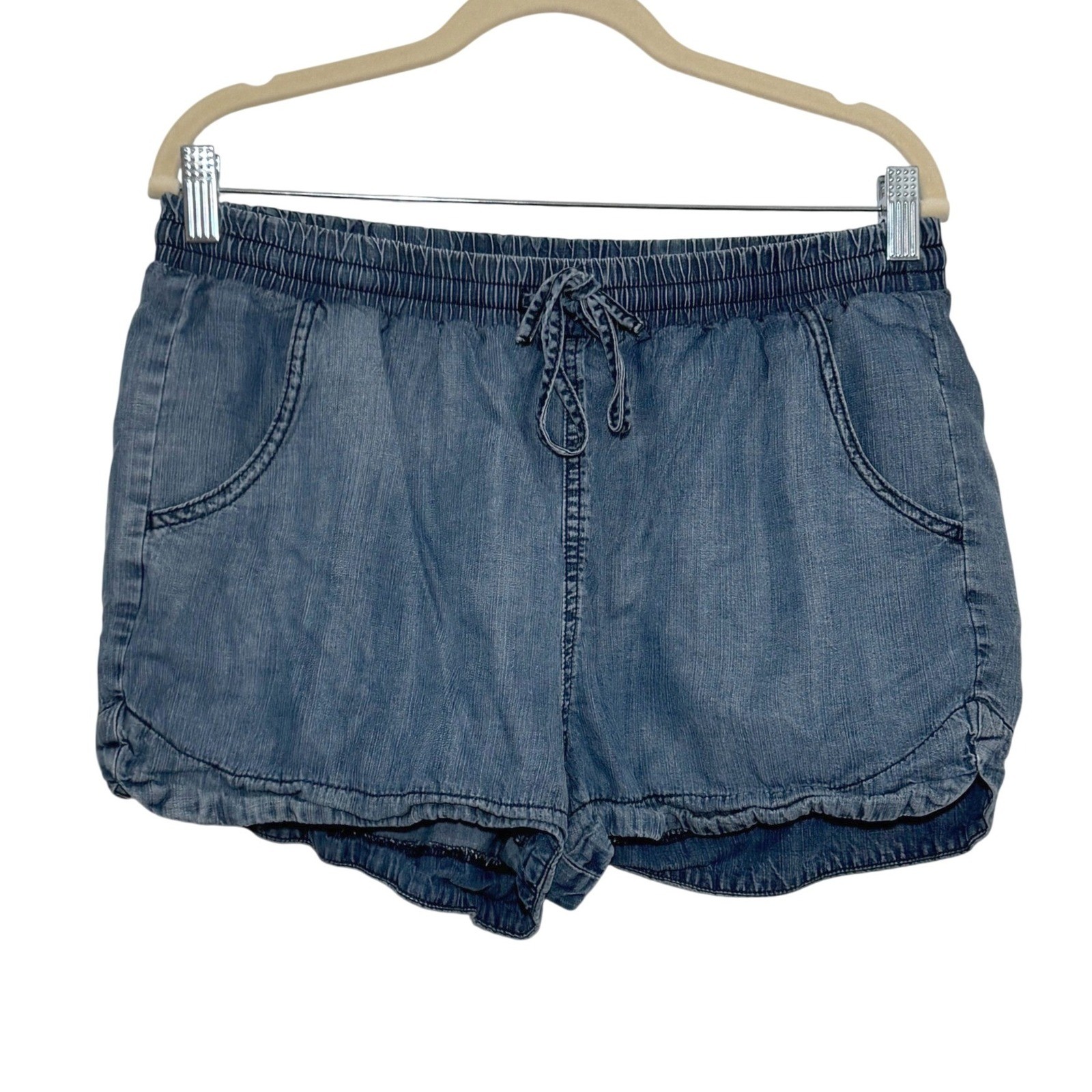 Universal Thread Blue Chambray Pull On Shorts Medium Wash Elastic Waist Womens M