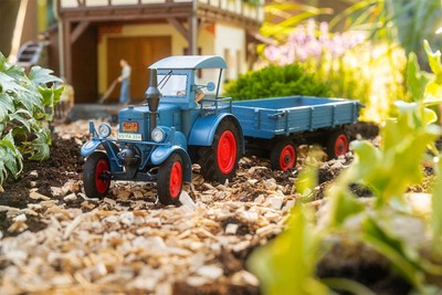 Pola G 331620 - Lanz Bulldog mit Anhänger    Bausatz  Neuware