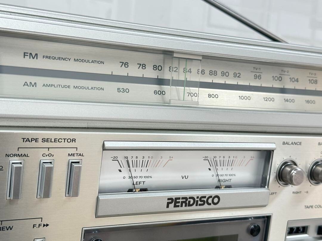 日立TRK-8600 Hitachi TRK-8600RM Stereo Radio Cassette Player Vintage 1981