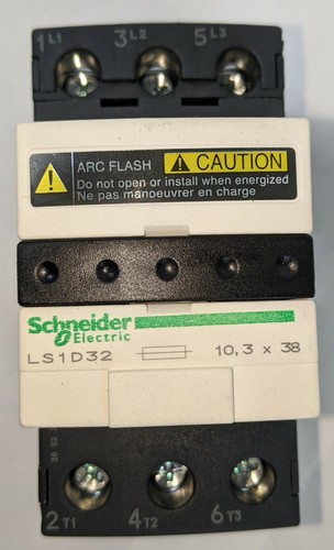 Schneider LS1D32 Fuse Holder Disconnector 3Pole 600V 32A 10mmx38mm Fuse Size - Picture 6 of 6