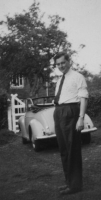 7E Photograph Candid Snapshot Portrait Handsome Man Old Car 1940-50's