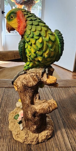 NICELY DETAILED RESIN PARROT FIGURINE PERCHED ON TREE STUMP - Picture 2 of 18